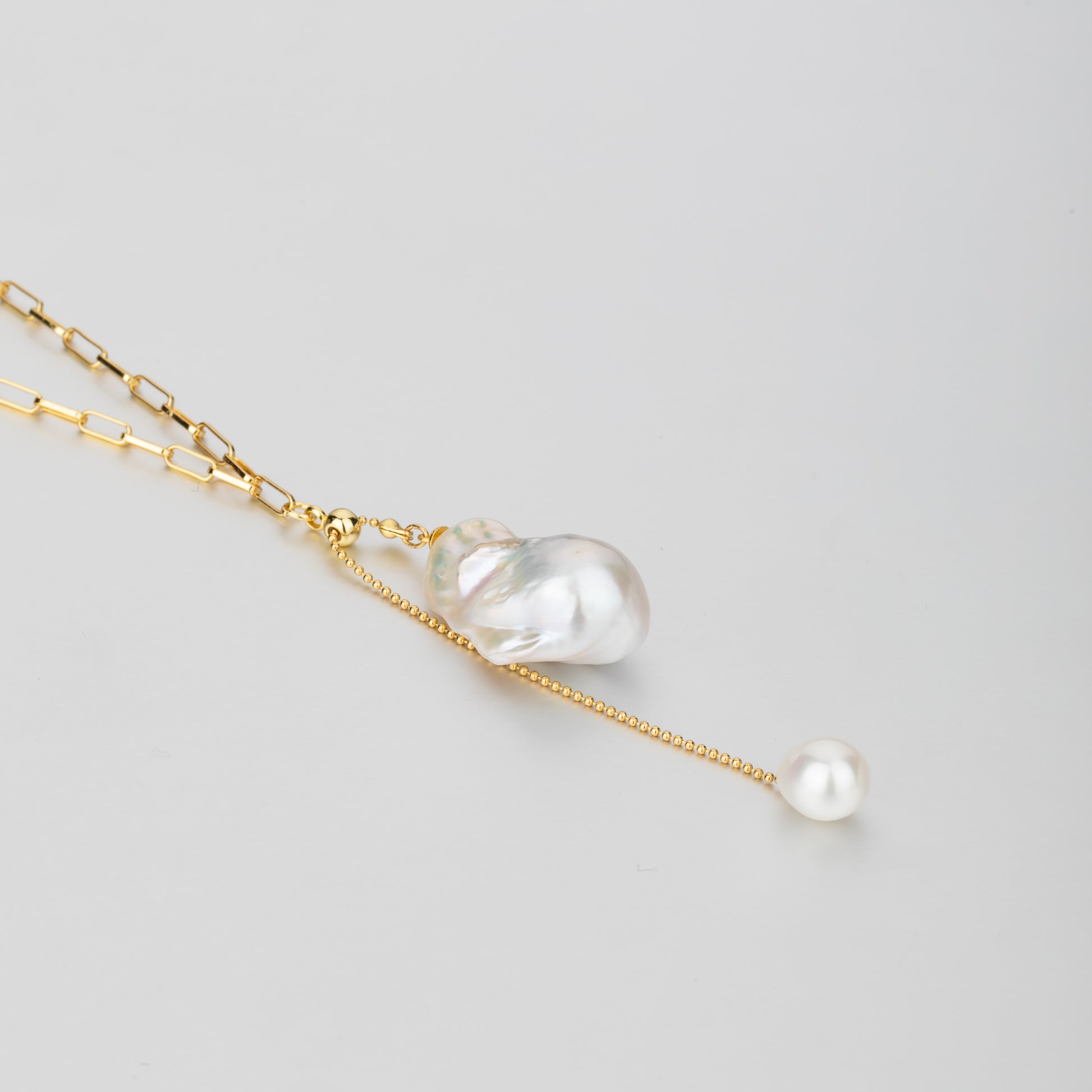 STELLA MARGARITA handcrafted pearl pendant necklace with gold chain and elegant pearl accents